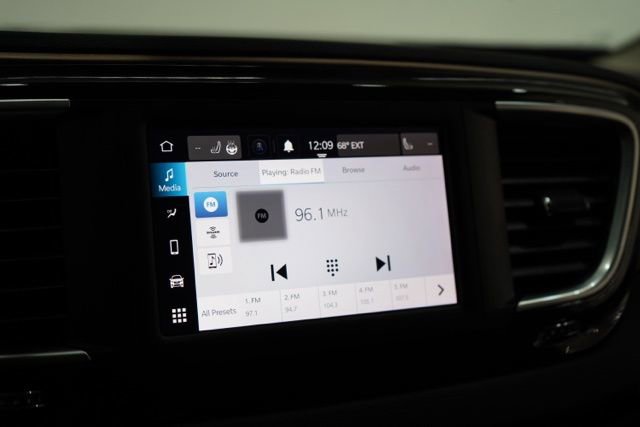 Used 2023 Chrysler Voyager LX FWD image 25