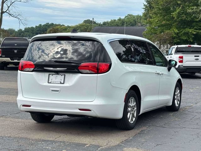 Used 2023 Chrysler Voyager LX FWD image 30