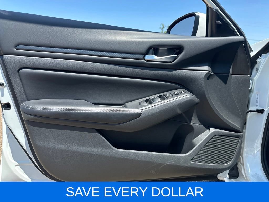 Used 2024 Nissan Altima 2.5 SV w/ SV Premium Package FWD image 7