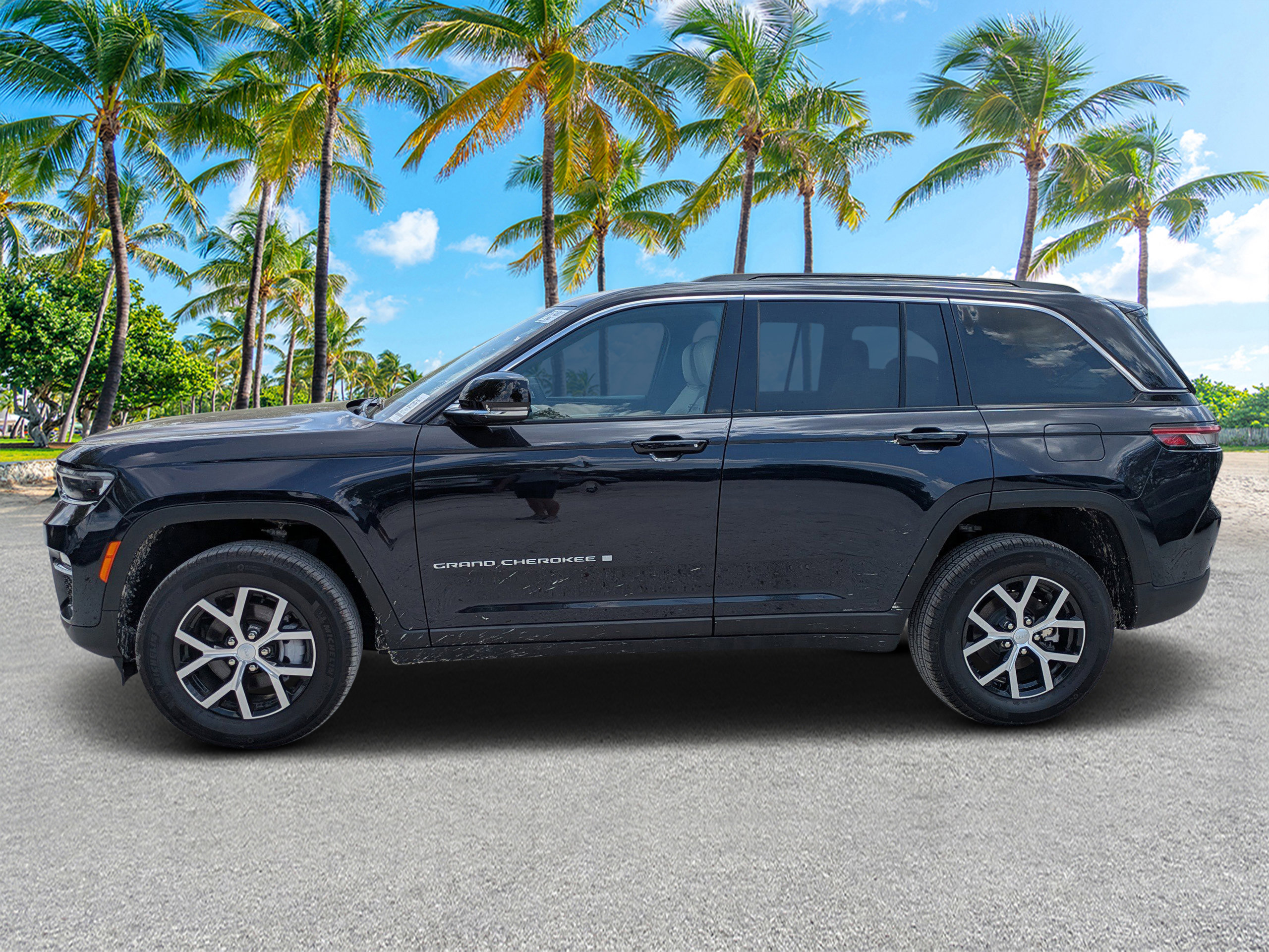 Certified 2024 Jeep Grand Cherokee Limited image 6