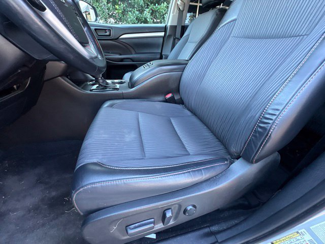 Used 2019 Toyota Highlander Plus FWD image 10