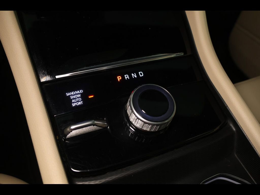 Used 2023 Jeep Grand Cherokee L Limited w/ Luxury Tech Group II image 16