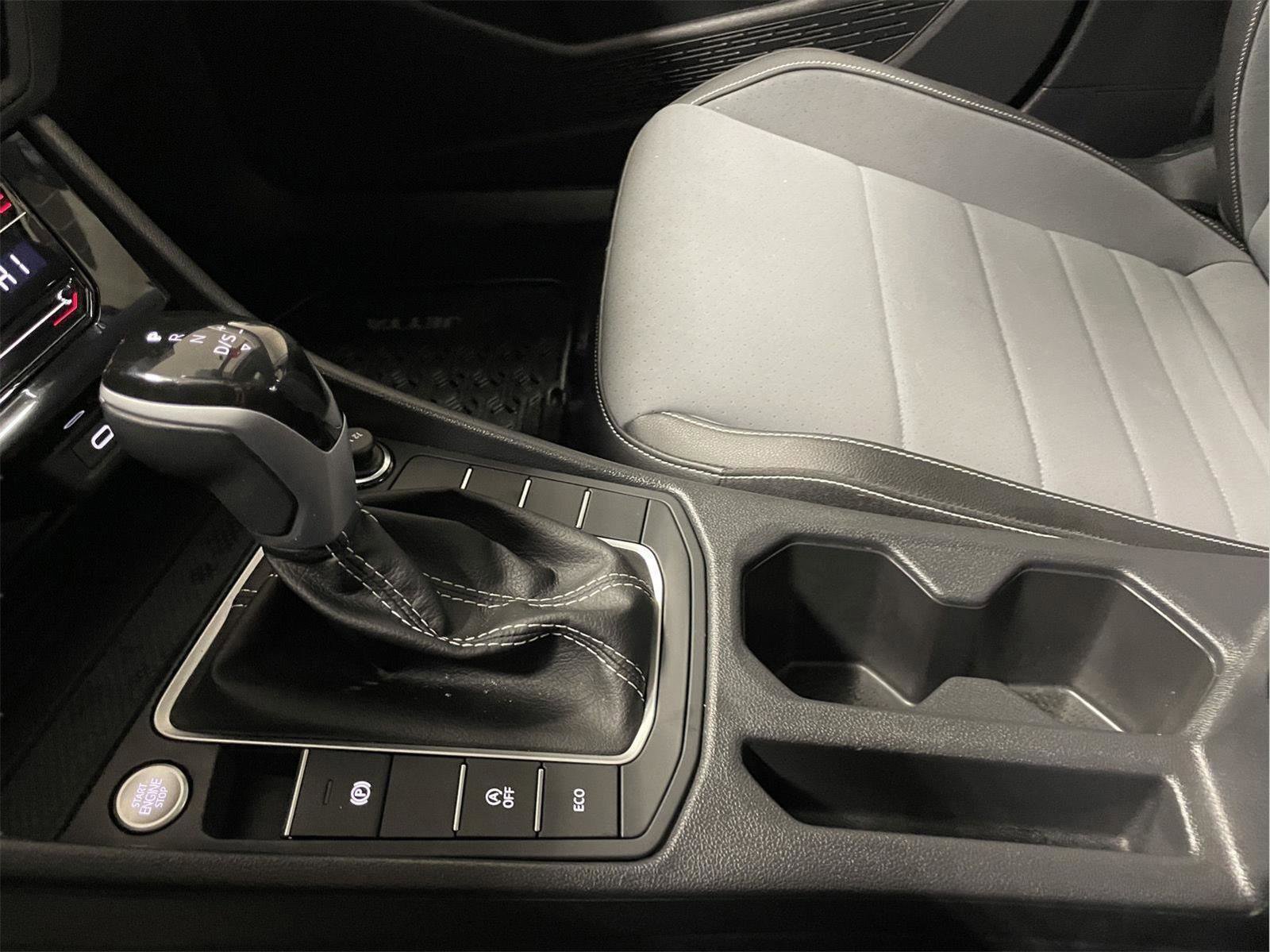 Used 2025 Volkswagen Jetta SE w/ Sunroof Package image 28