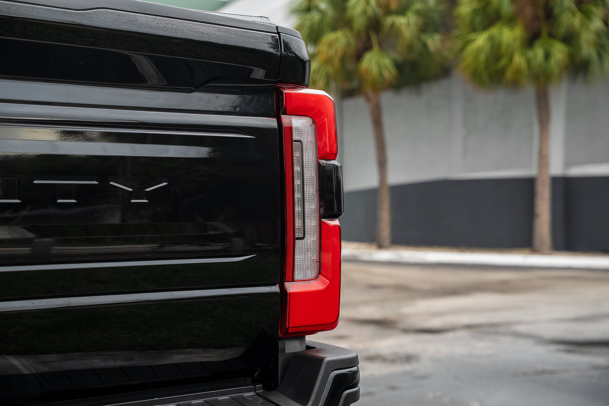 Used 2025 Ford F250 Platinum w/ FX4 Off-Road Package AWD/4WD image 21