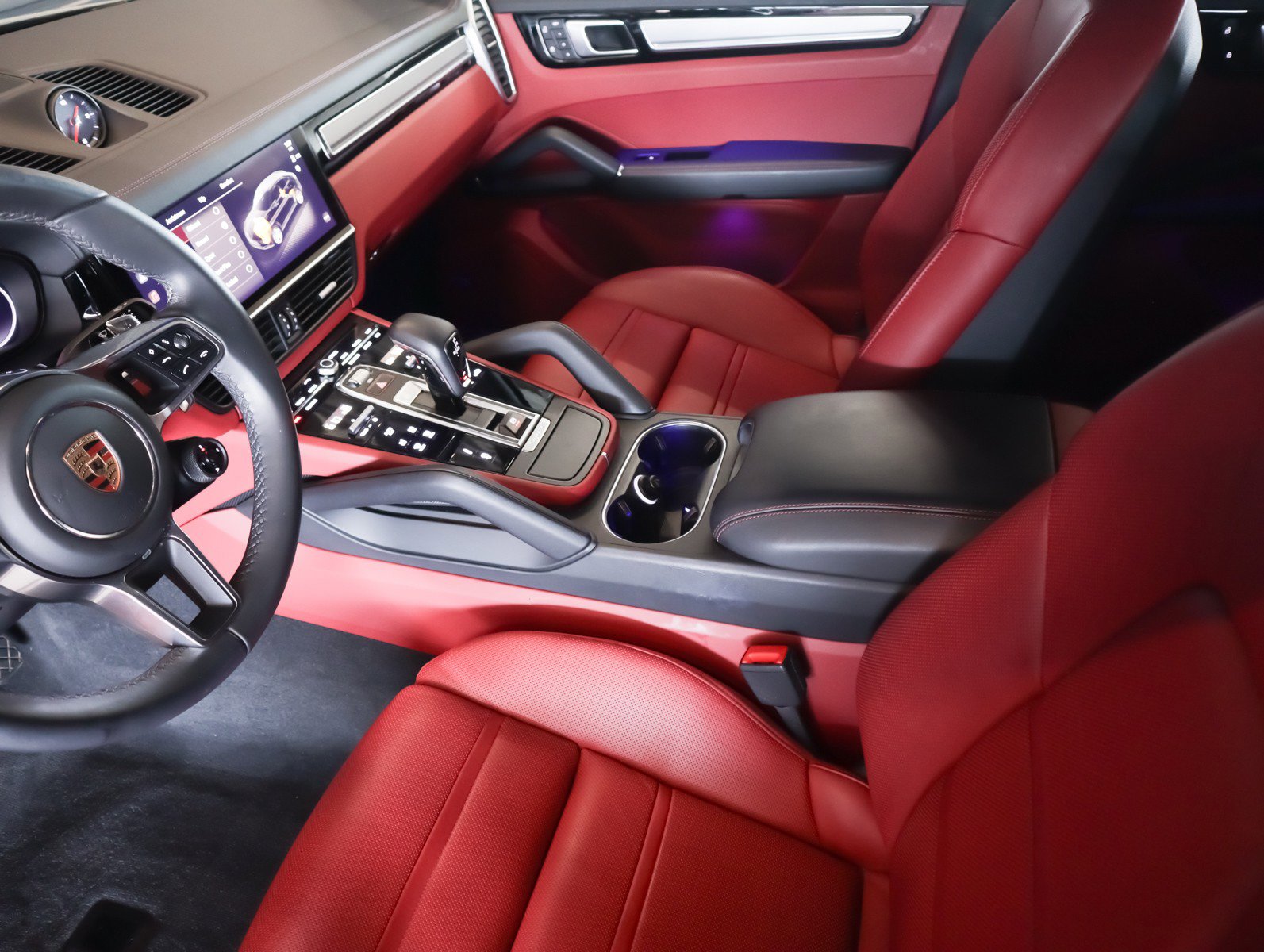 Certified 2023 Porsche Cayenne Platinum Edition image 17