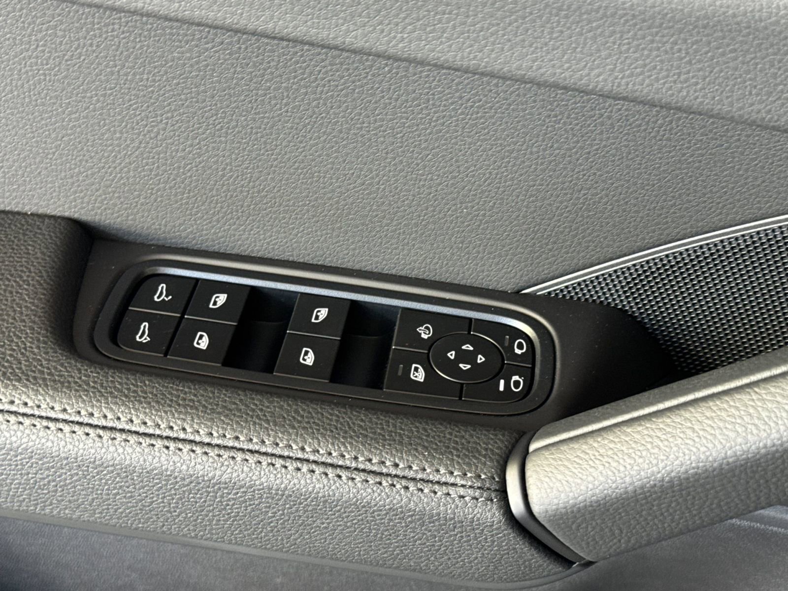 New 2026 Porsche Cayenne AWD/4WD image 13