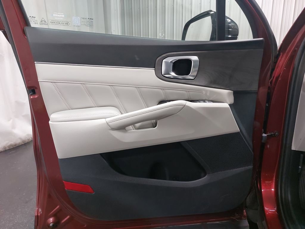 Used 2024 Kia Sorento SX image 30