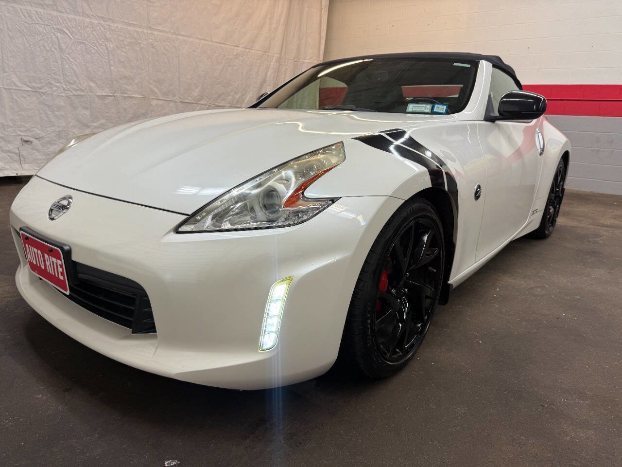 Used 2014 Nissan 370Z Touring w/ Sport Package image 2