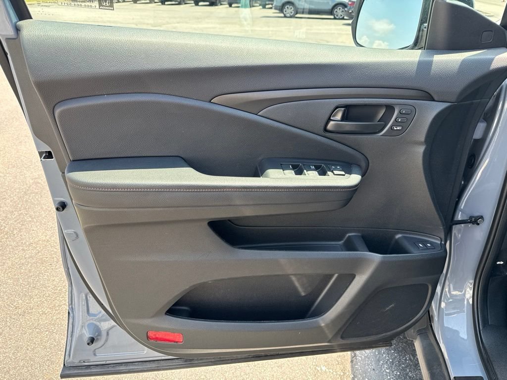 Certified 2025 Honda Passport TrailSport image 32