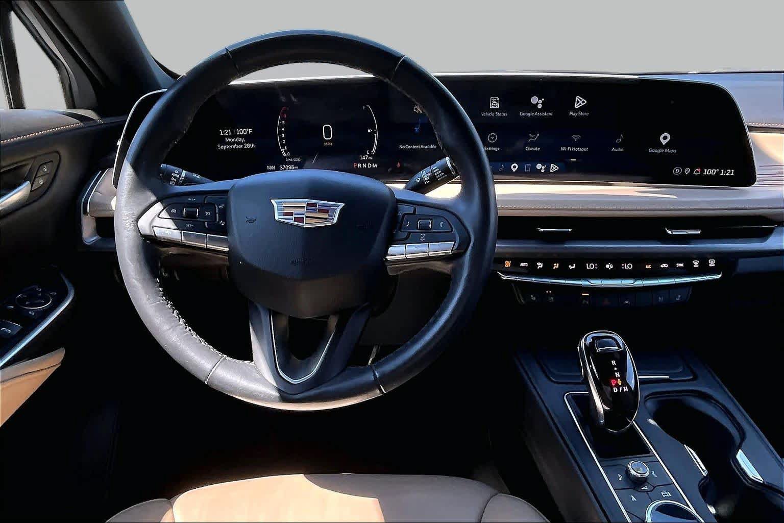 Used 2024 Cadillac XT4 Premium Luxury FWD image 6