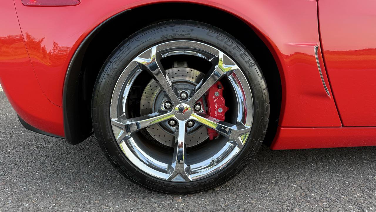 Used 2013 Chevrolet Corvette Grand Sport w/ 2LT Preferred Equipment Group RWD image 61