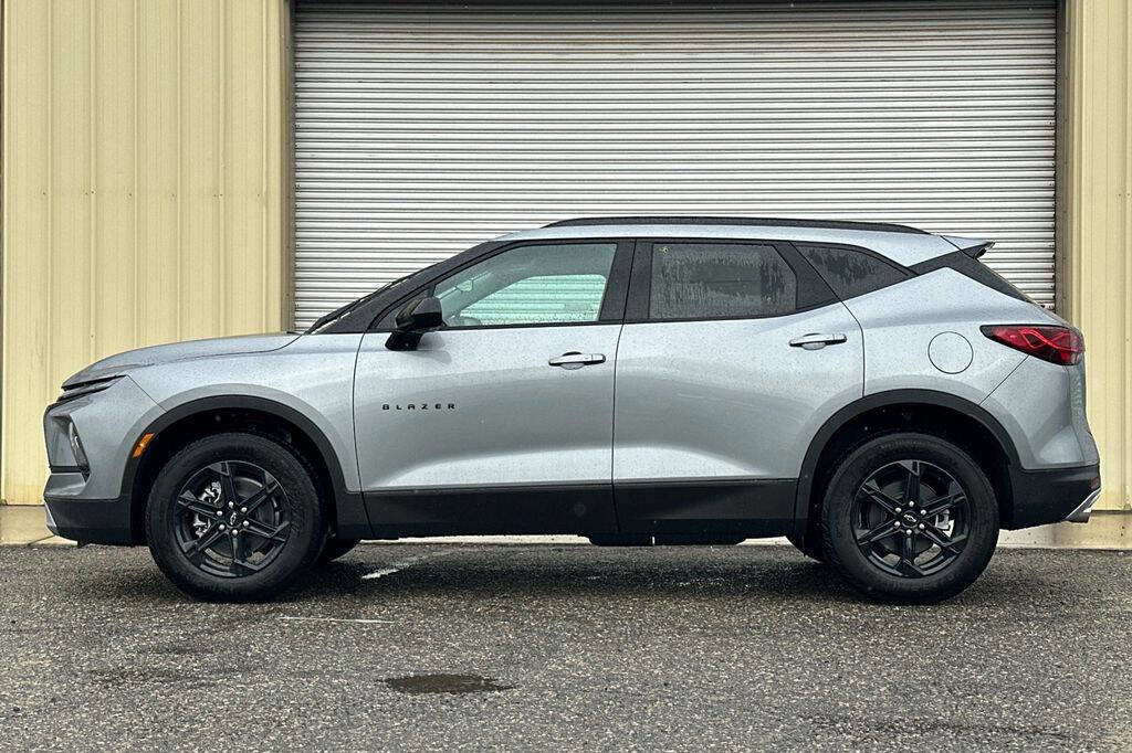 New 2025 Chevrolet Blazer LT w/ Midnight/Sport Edition image 3