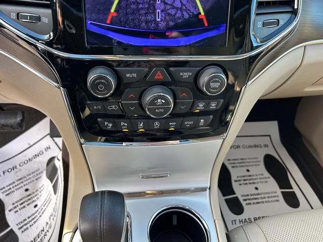 Used 2020 Jeep Grand Cherokee Summit w/ Platinum Series Group AWD/4WD image 19