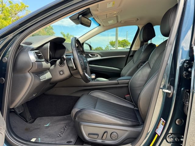 Used 2022 Genesis G70 3.3T RWD image 10