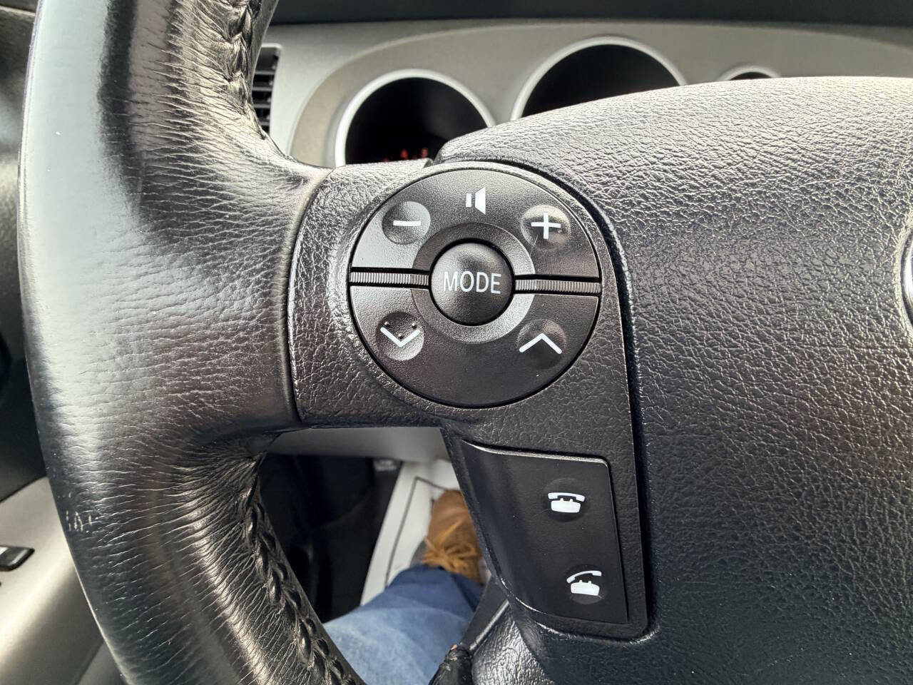 Used 2013 Toyota Sequoia SR5 w/ Premium Pkg image 62