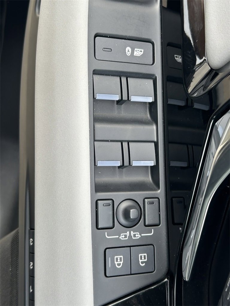 Used 2024 Land Rover Range Rover Evoque Dynamic SE image 25