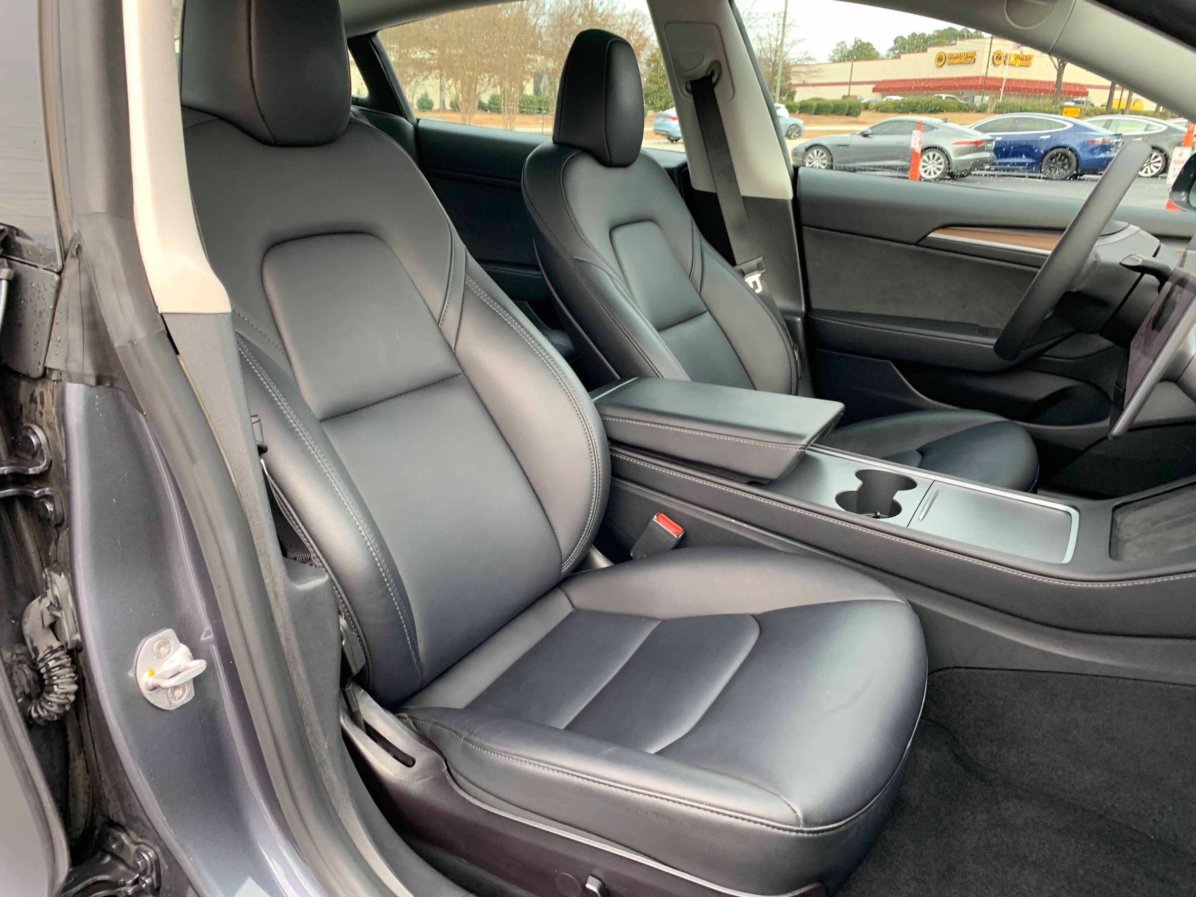 Used 2023 Tesla Model 3 Standard Range image 5