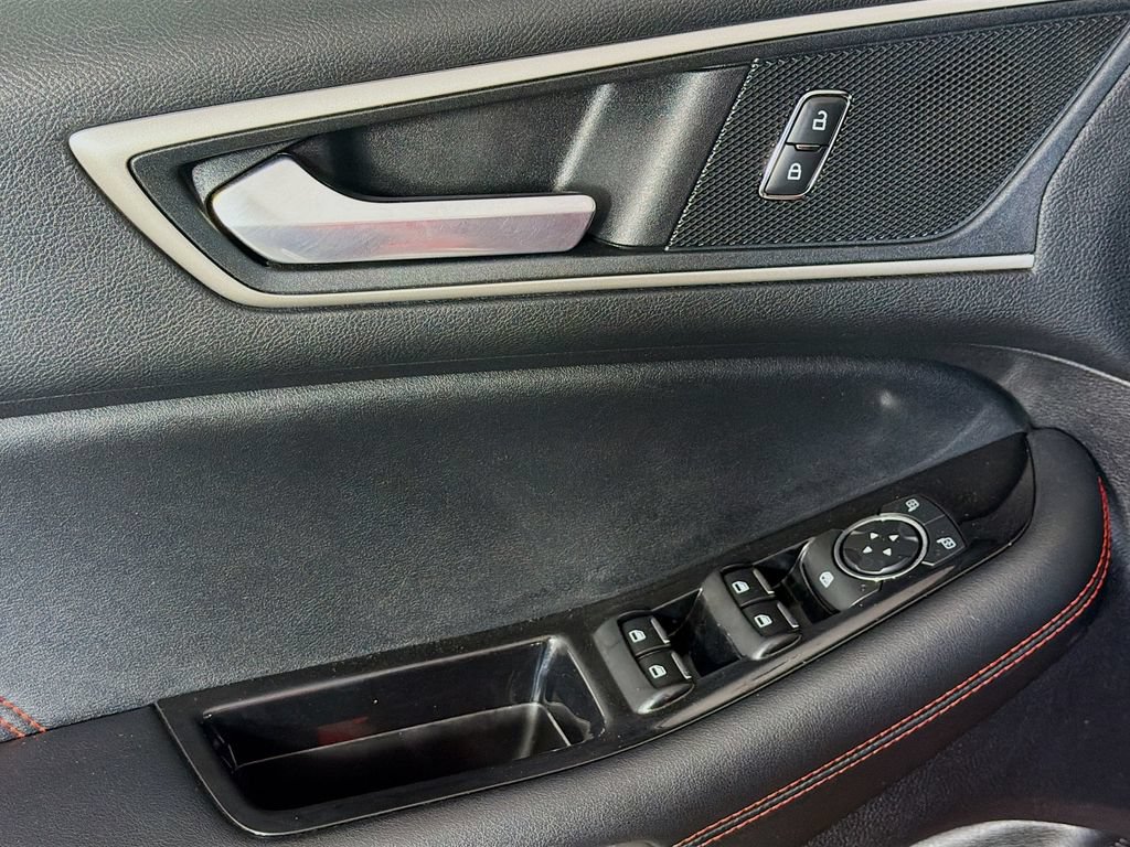 Used 2020 Ford Edge ST-Line w/ Cold Weather Package AWD/4WD image 17