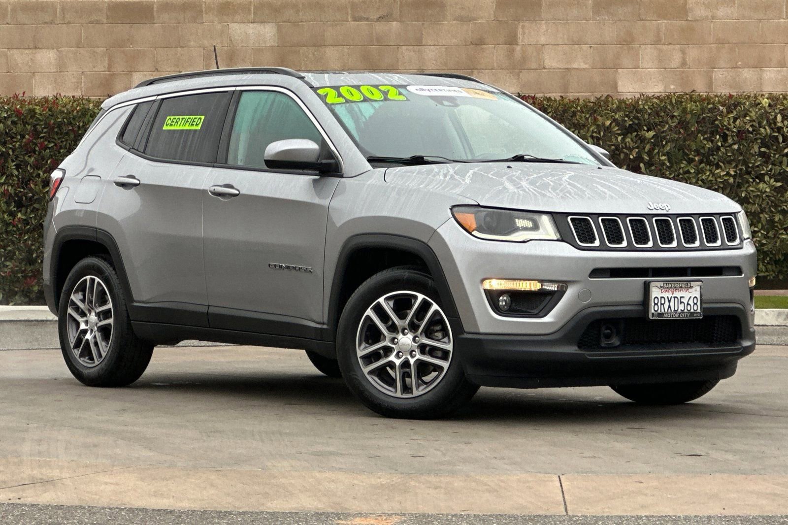 Used 2020 Jeep Compass Latitude image 2