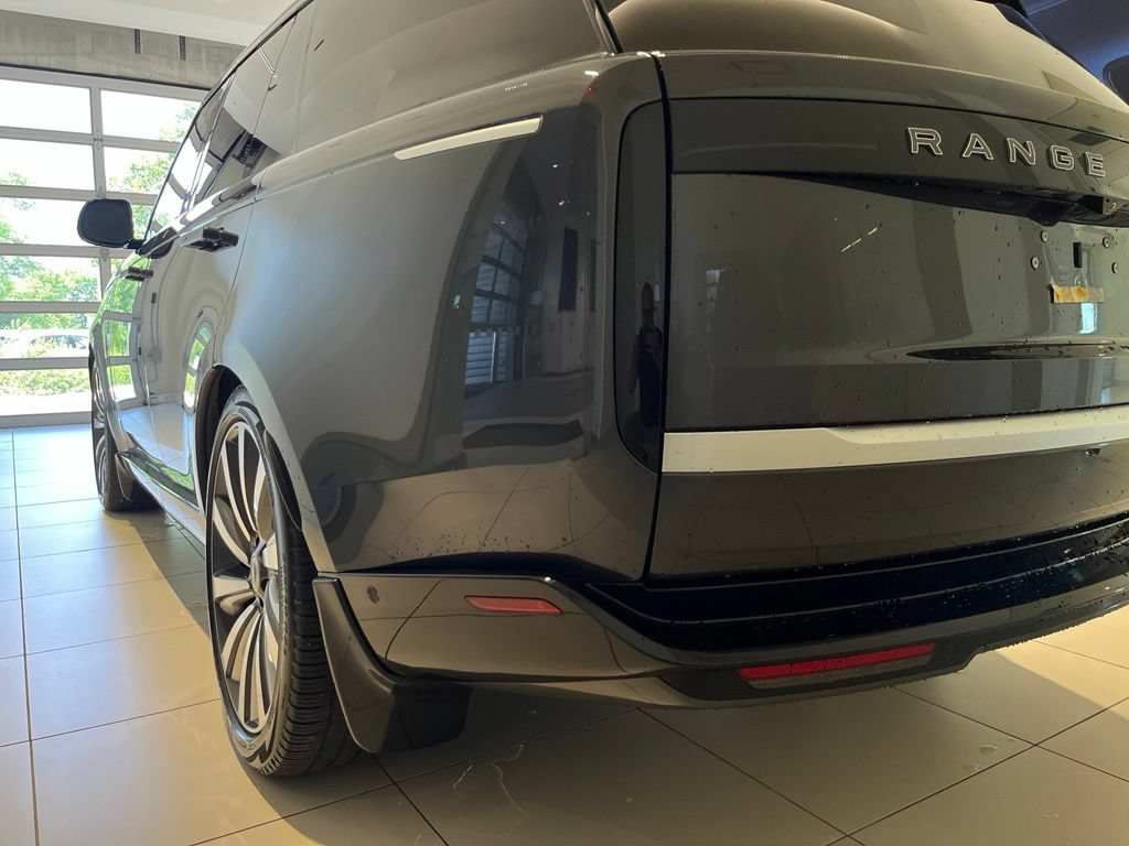 Used 2024 Land Rover Range Rover SV AWD/4WD image 17