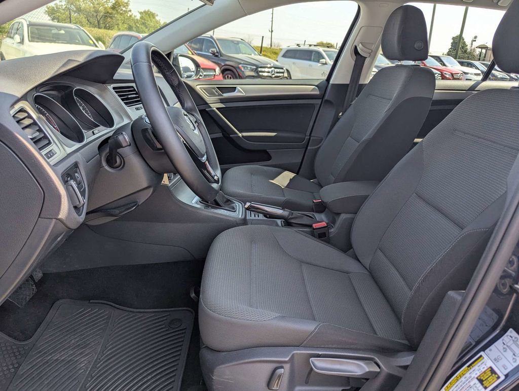 Used 2016 Volkswagen Golf 4-Door image 21