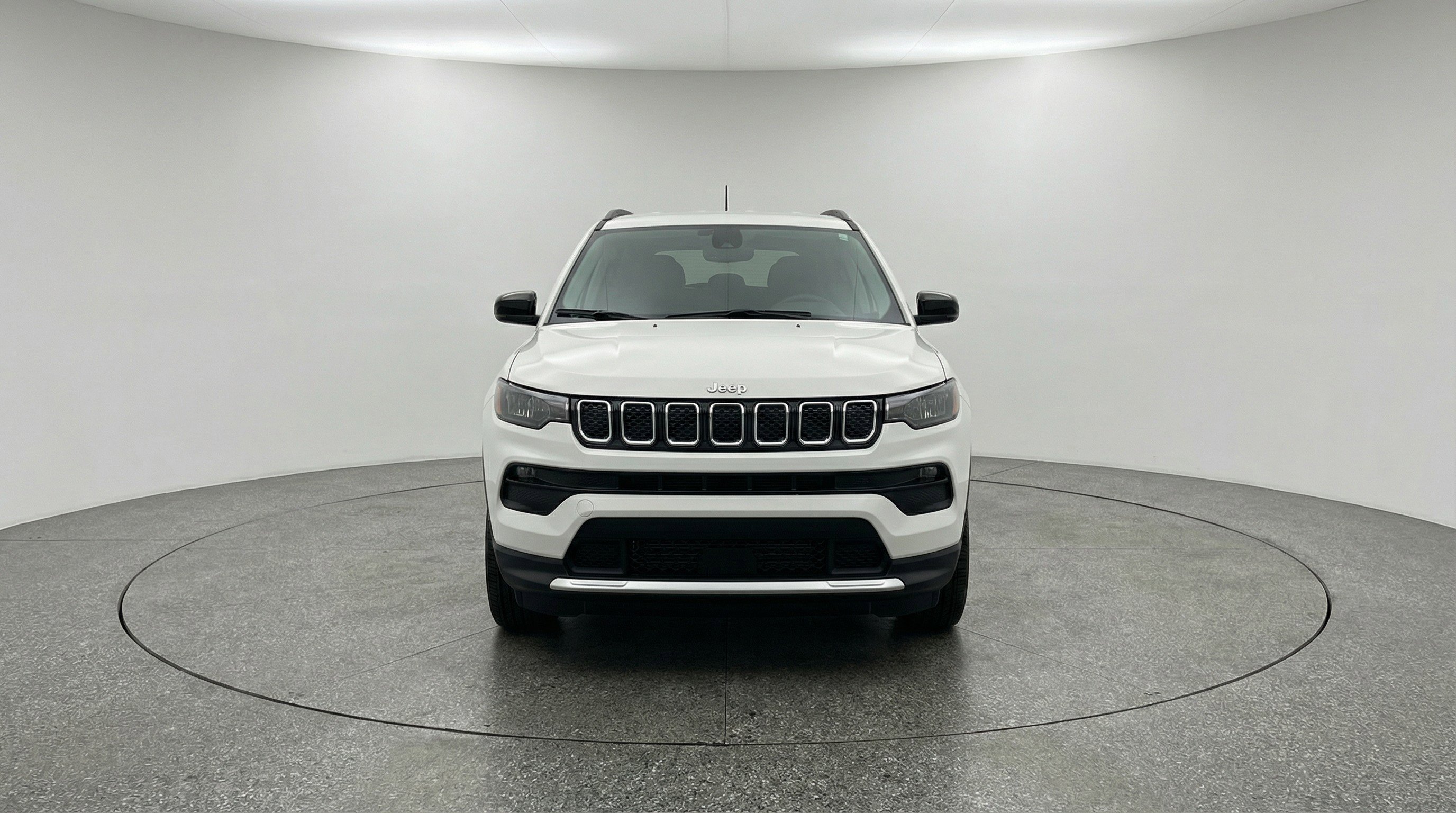 Used 2025 Jeep Compass Latitude AWD/4WD image 2