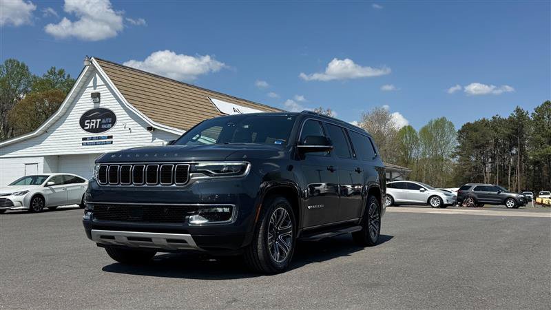 Used 2024 Jeep Wagoneer L Series II w/ Flexible Seating Group RWD image 2