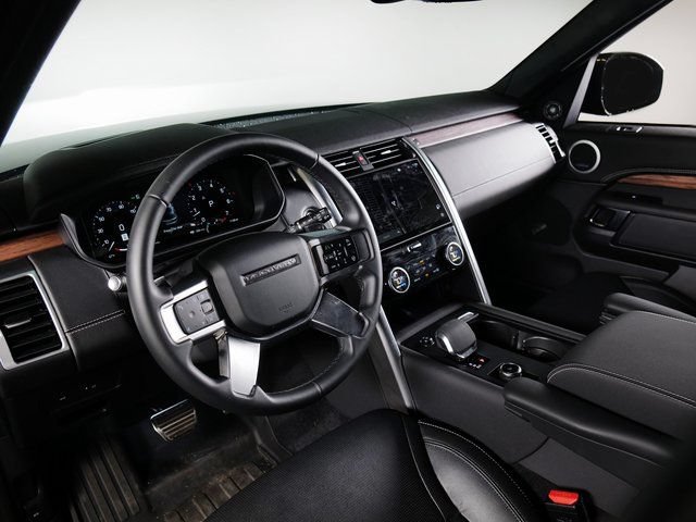 Certified 2025 Land Rover Discovery Dynamic SE AWD/4WD image 18