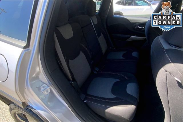 Used 2018 Jeep Cherokee Latitude w/ Altitude Package FWD image 24