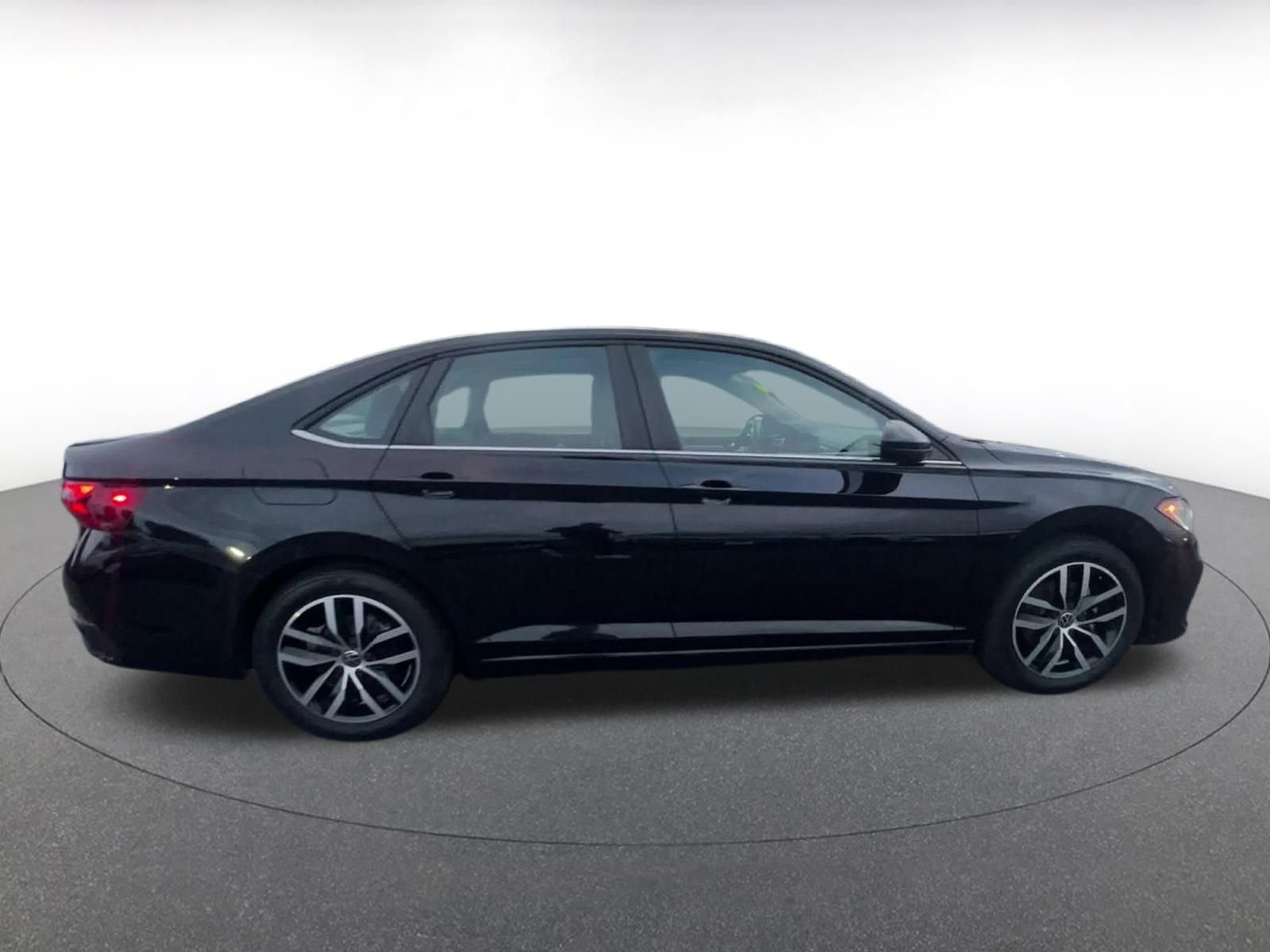 Used 2025 Volkswagen Jetta SE image 16