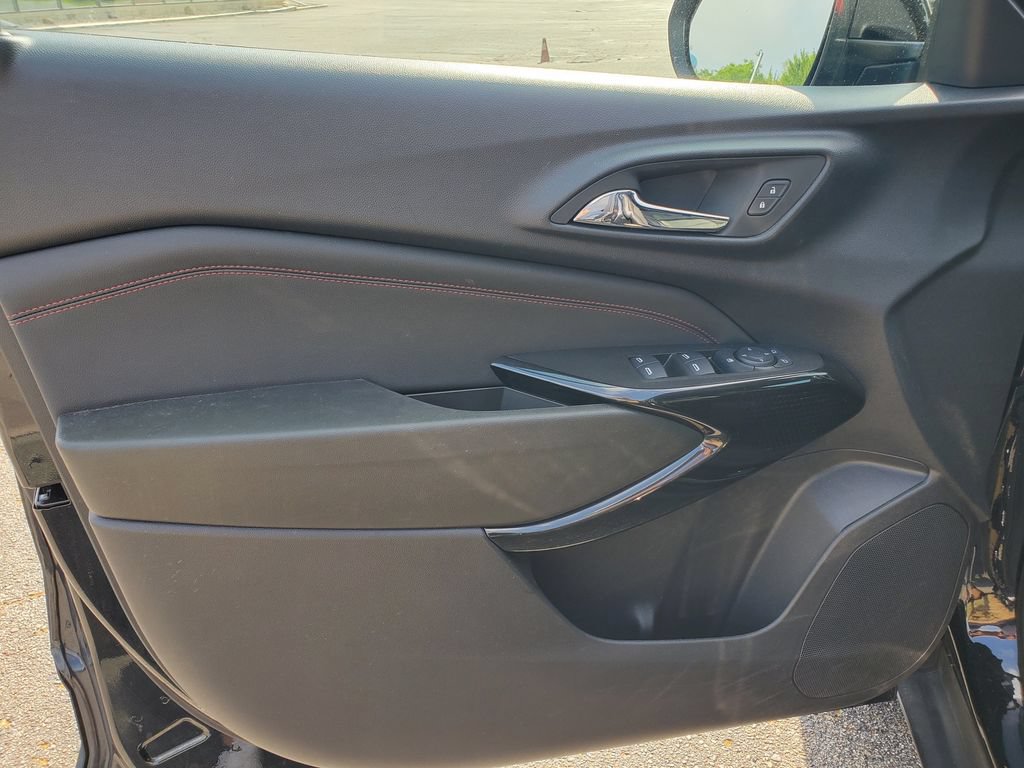 Certified 2024 Chevrolet Trax RS w/ Driver Confidence Package FWD image 22