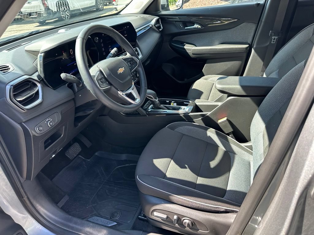 Used 2025 Chevrolet TrailBlazer LT w/ Convenience Package AWD/4WD image 10