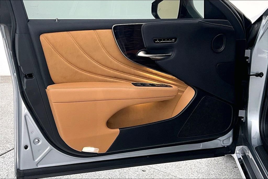 Used 2022 Lexus LS 500 w/ Interior Upgrade Package image 22