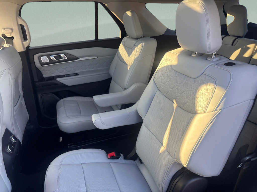 New 2026 Ford Explorer Platinum w/ LUX Leather Package AWD/4WD image 10