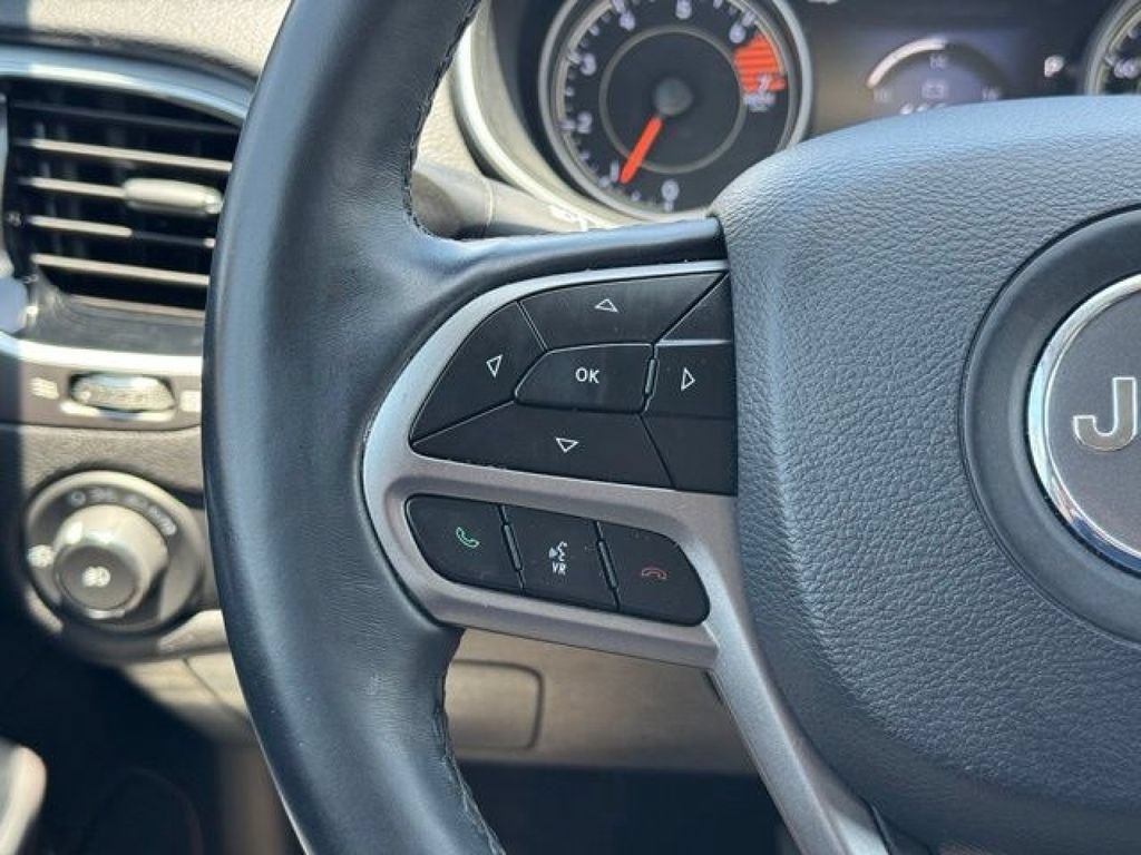 Used 2019 Jeep Cherokee Limited FWD image 11