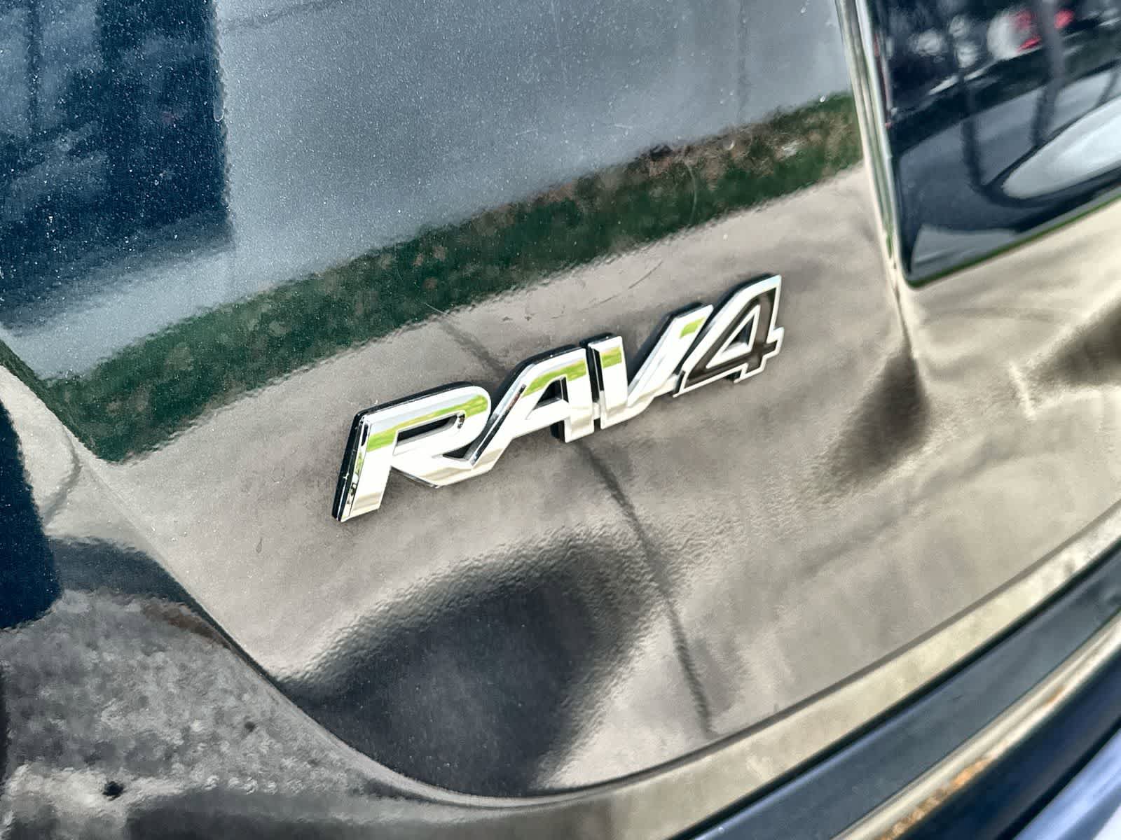 Used 2018 Toyota RAV4 XLE FWD image 15