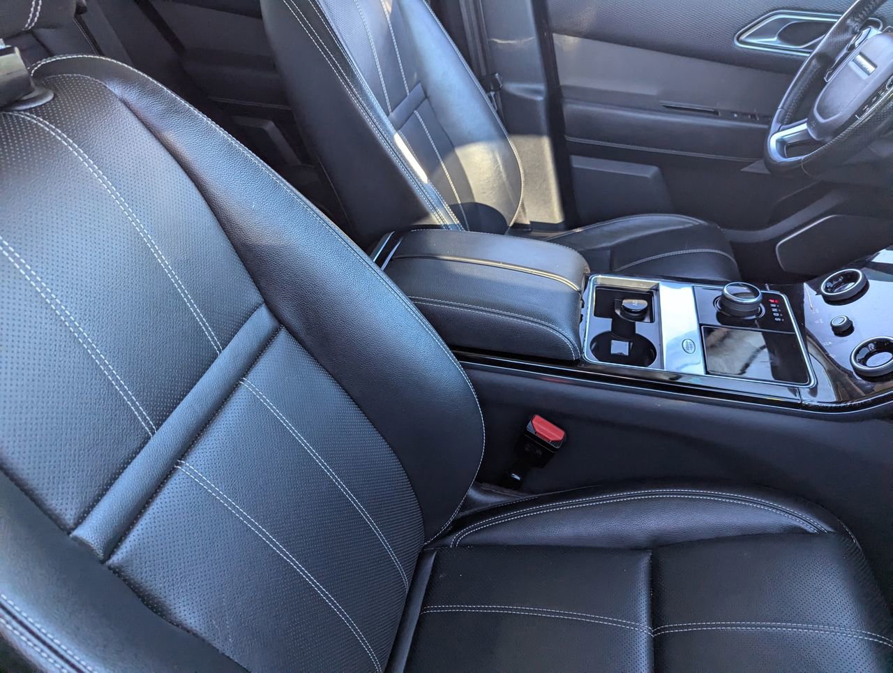 Used 2018 Land Rover Range Rover Velar S AWD/4WD image 11
