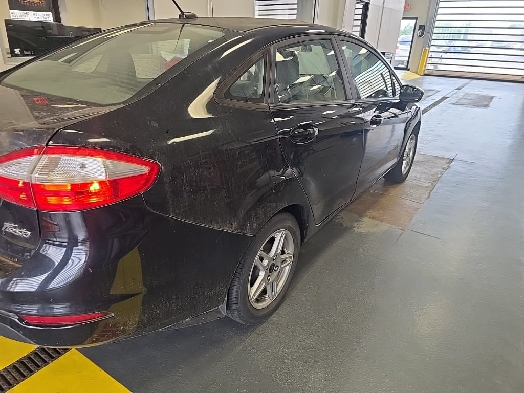 Used 2017 Ford Fiesta SE FWD image 3