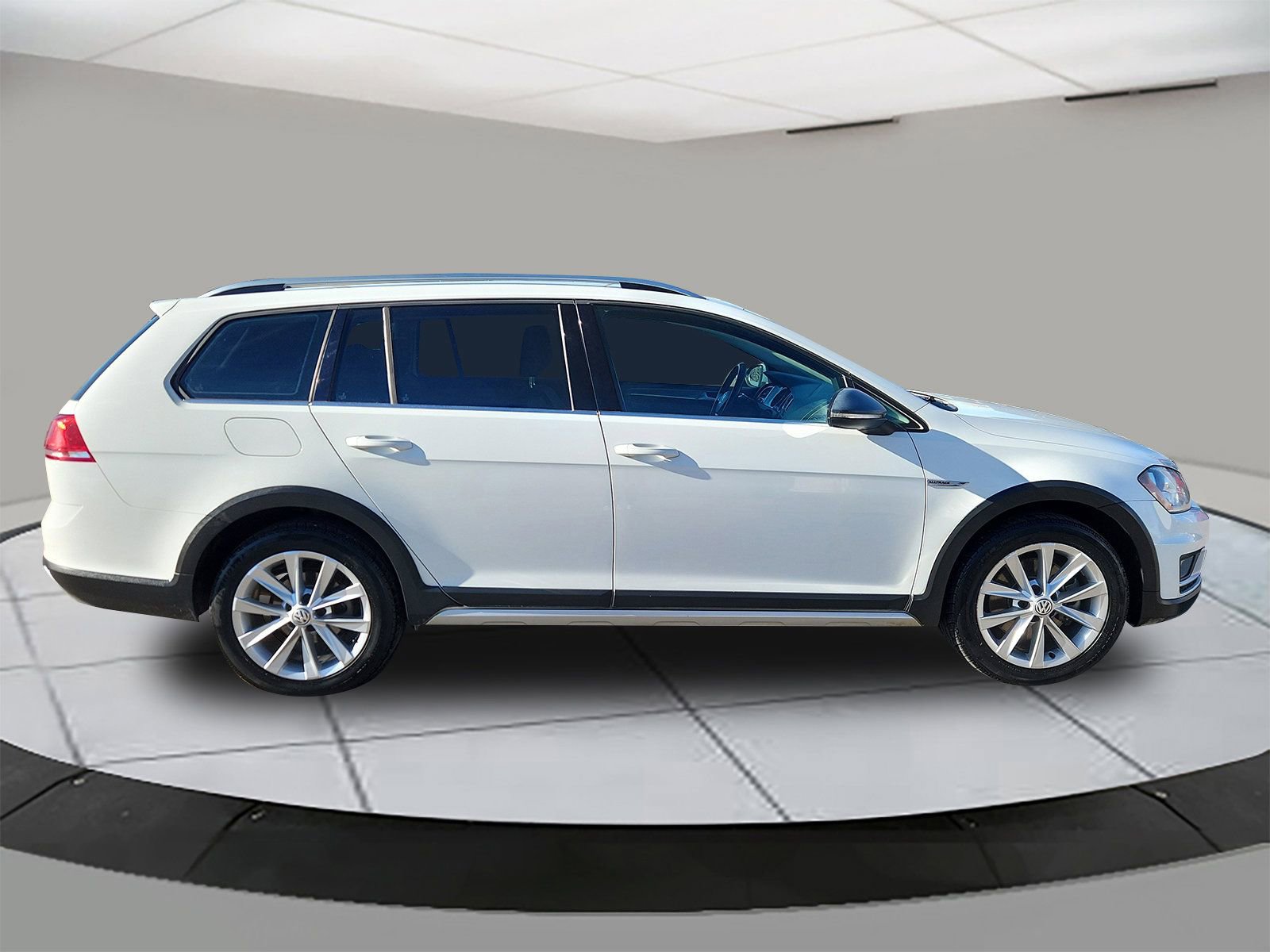 Used 2017 Volkswagen Golf Alltrack SEL image 6