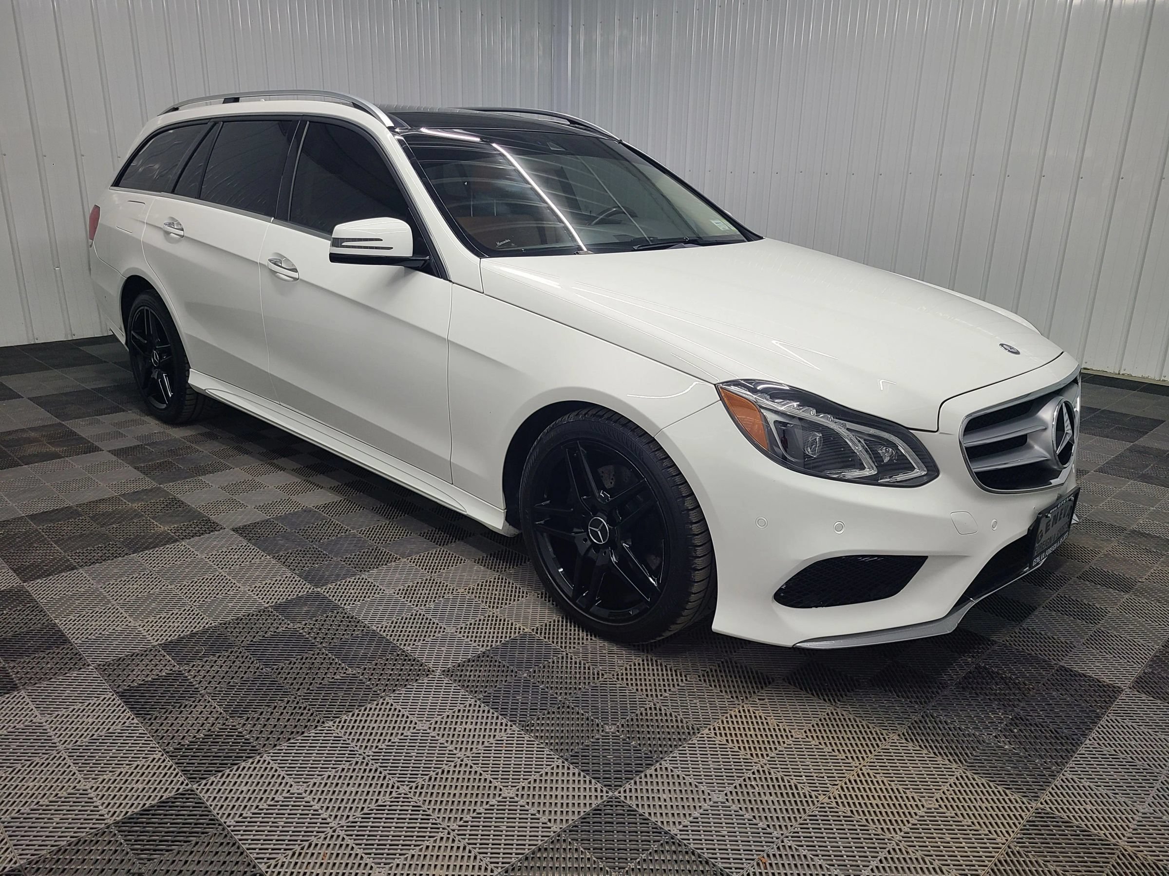 Used 2016 Mercedes-Benz E 350 4MATIC Wagon image 4