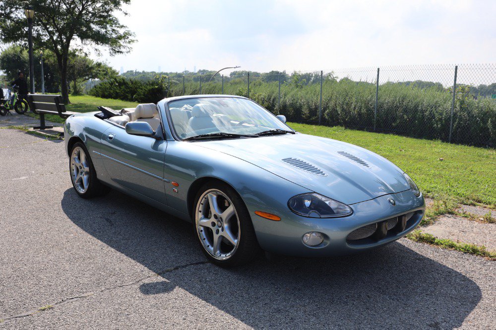 Used 2003 Jaguar XK8 Convertible RWD image 2