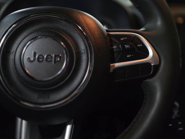 Used 2021 Jeep Renegade Latitude AWD/4WD image 18