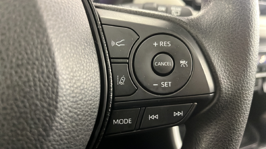 Used 2020 Toyota RAV4 XLE w/ Convenience Package FWD image 27