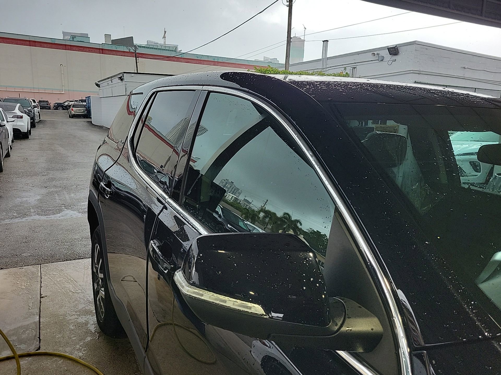 Used 2023 GMC Acadia SLE image 9