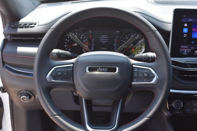 Used 2025 Jeep Compass Trailhawk AWD/4WD image 21