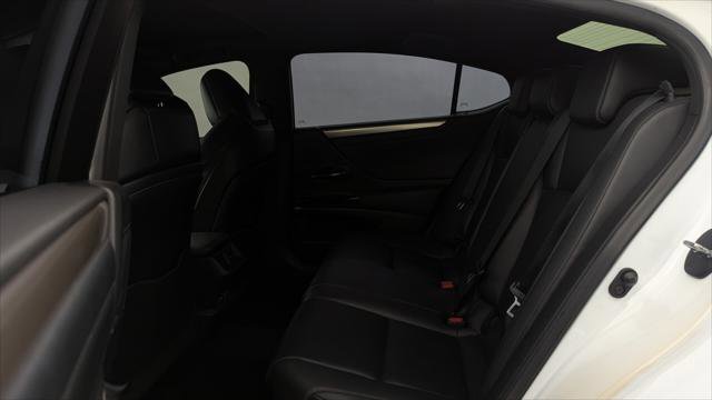 Used 2022 Lexus ES 300h F Sport FWD image 17