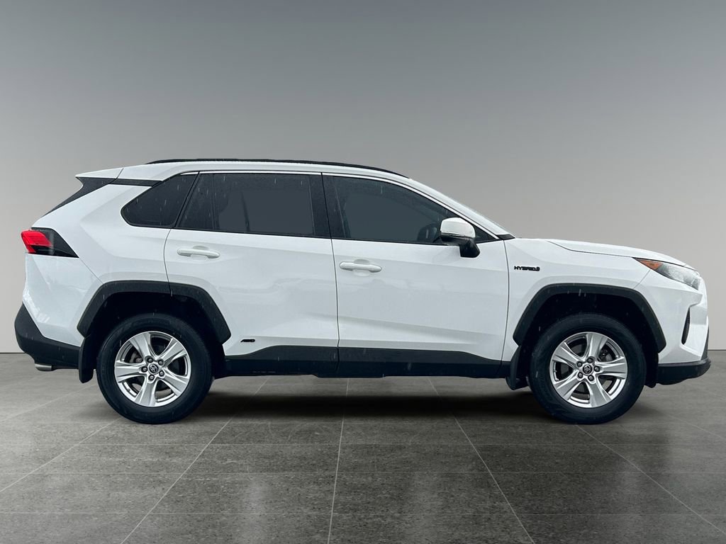 Used 2021 Toyota RAV4 LE image 8