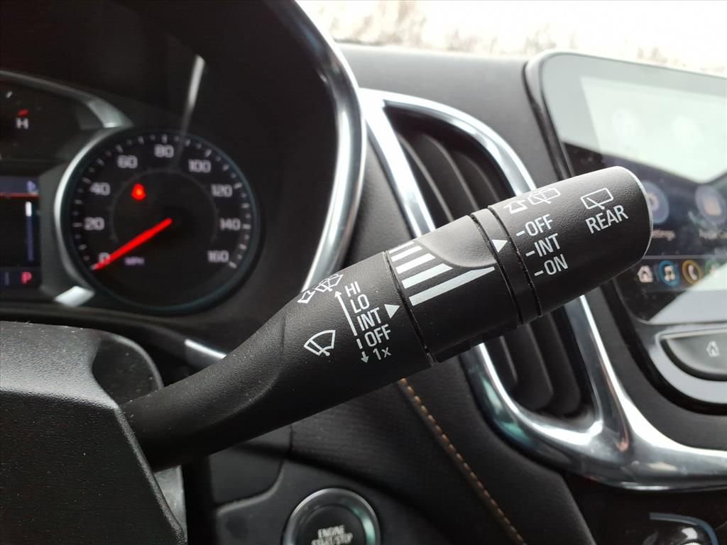 Used 2023 Chevrolet Equinox Premier image 32