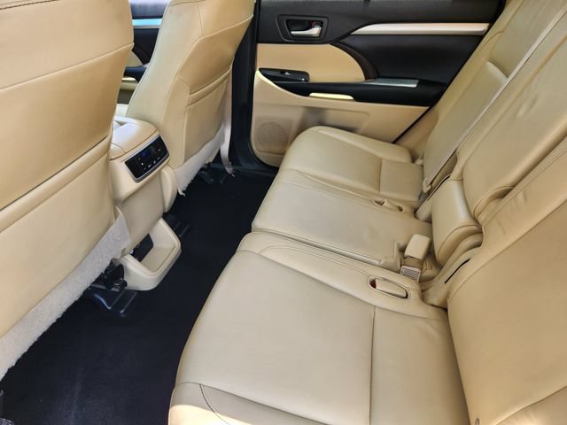 Used 2016 Toyota Highlander XLE FWD image 30