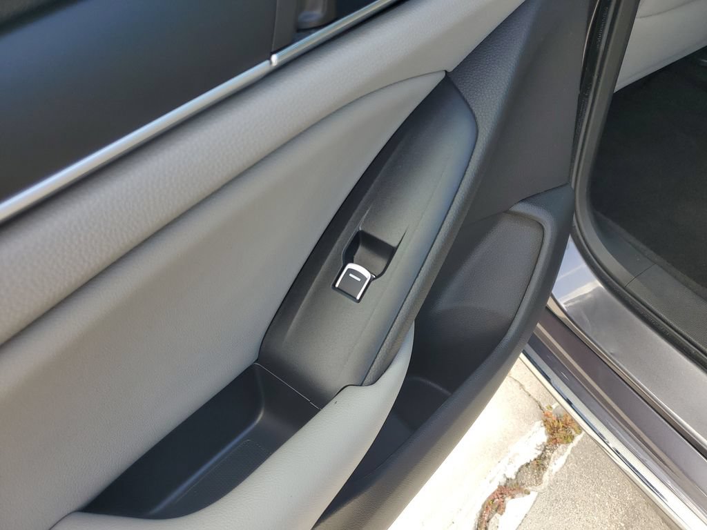 Used 2020 Honda Accord EX image 19